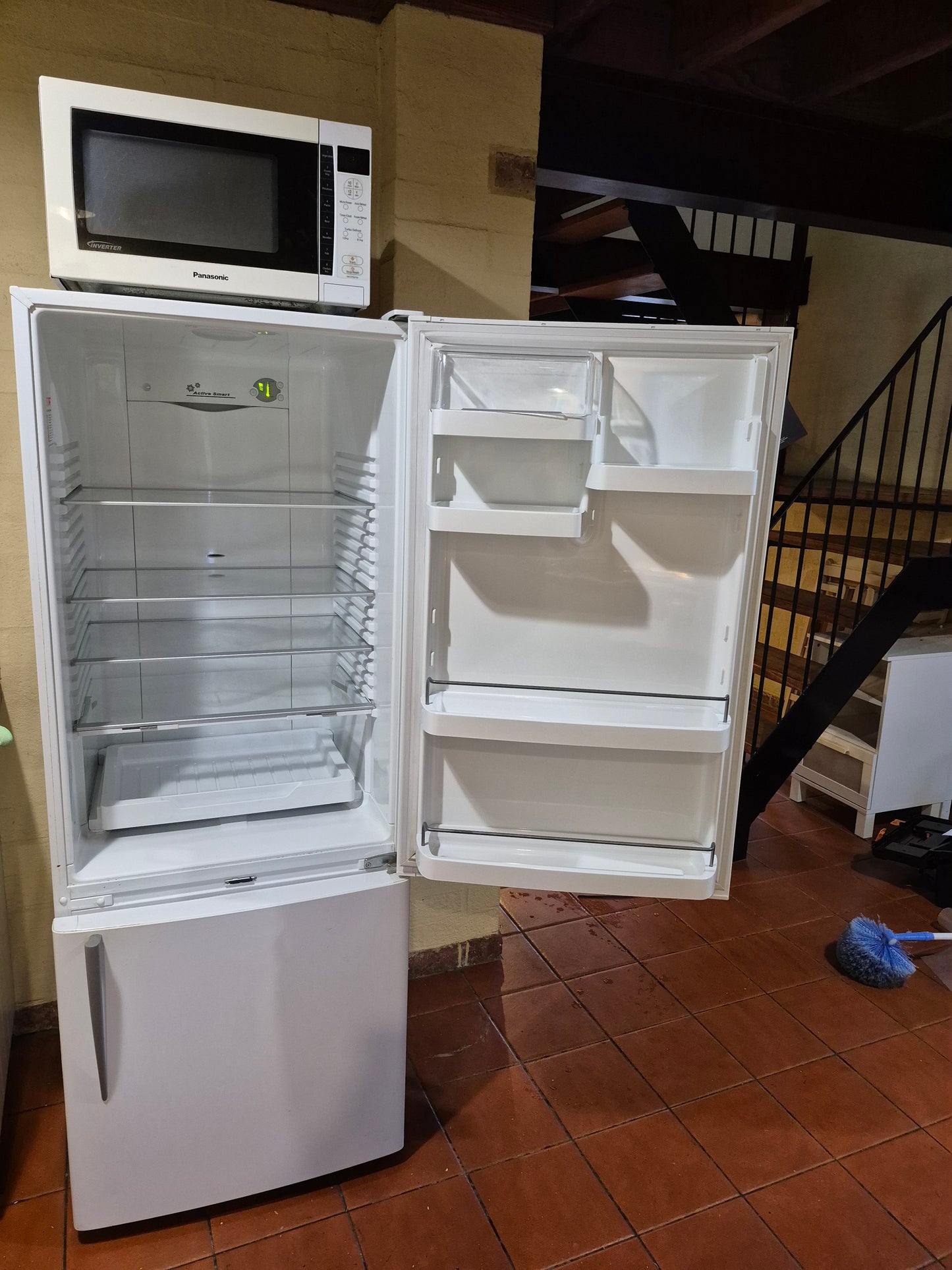 Double door fridge cleaning